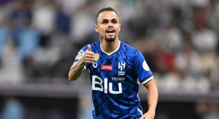 موقف صادم من ميشيل لإدارة الهلال قبل كأس السوبر